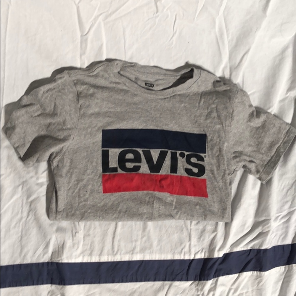 Levi’s t shirt